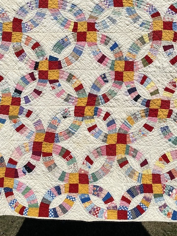 Double wedding Ring Vintage quilt